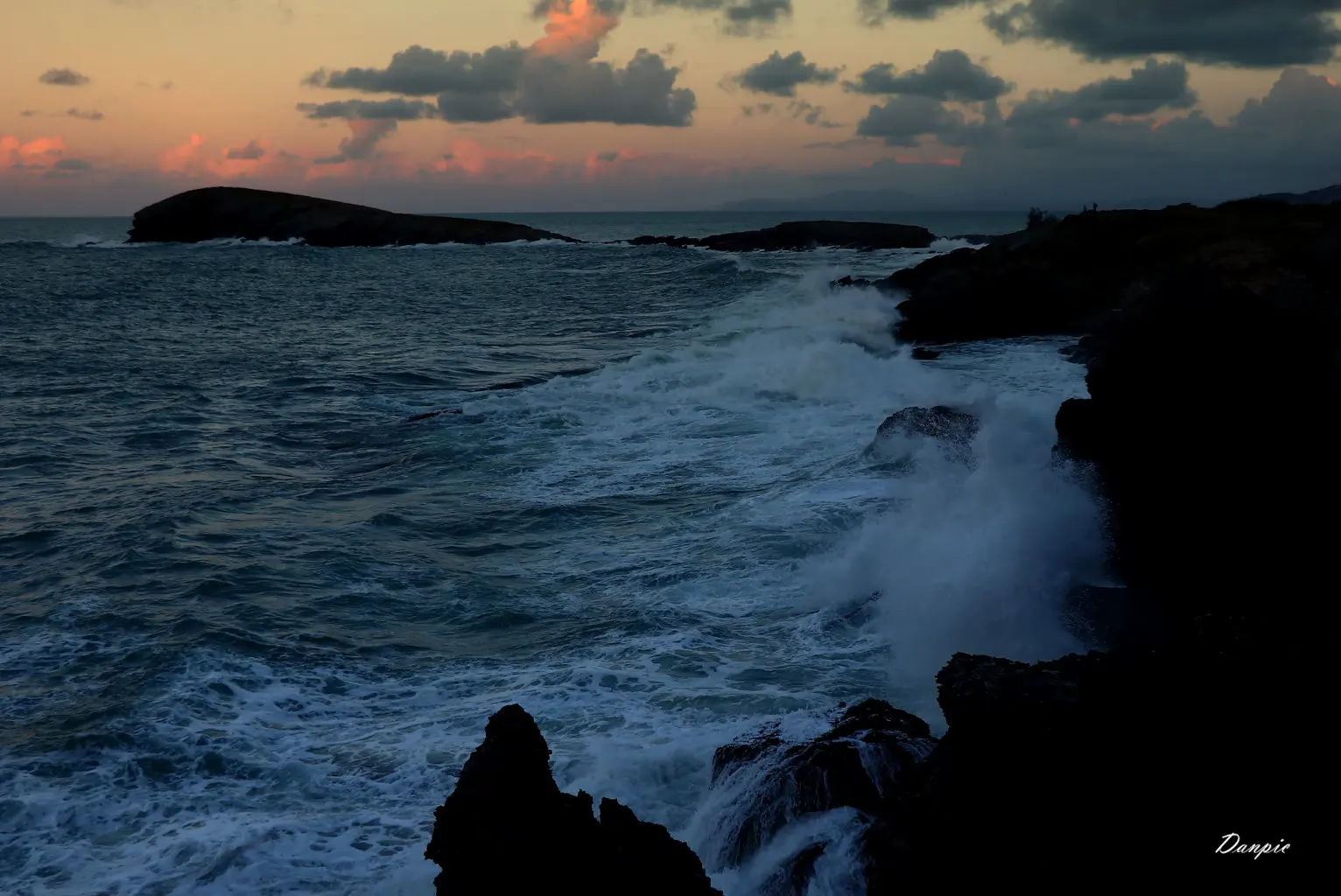 25462463317_5e9565d9ab_k-1