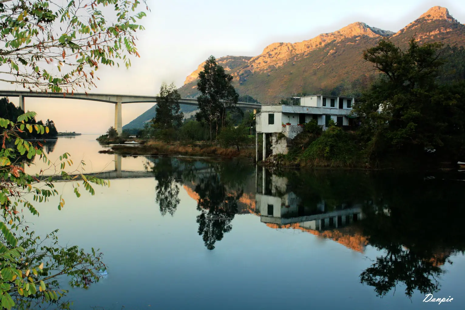 33751770123_8886795afc_k-1